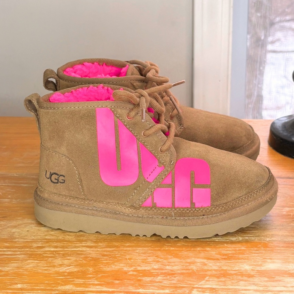 UGG Neumel Chopd Suede Shearling Kids Boot